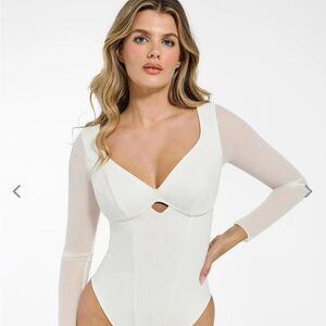 Popilush Shapewear Mesh Sleeve
Cutout Sweetheart Sculpting
Bodysuit